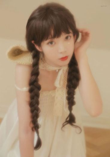两个美女的胸互摸互揉接吻