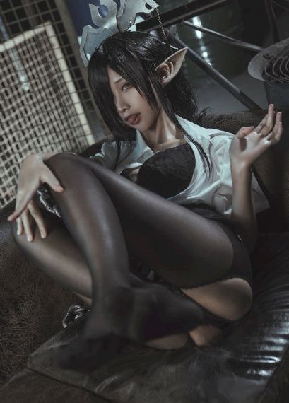 漂亮的女邻居4