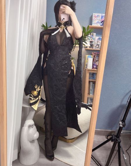 揉捏她饱满的双乳呻吟视频