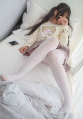 埋在她腿间h喝尿