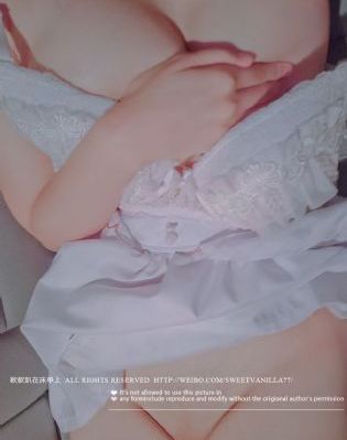 男人亲嘴脱内衣内裤视频