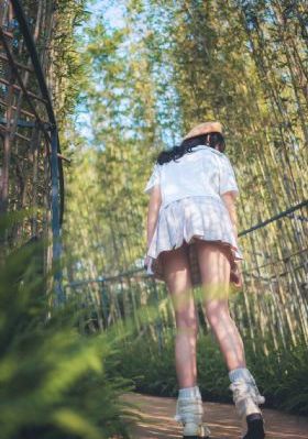 老师用美足丝袜脚夹我好爽