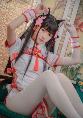 年轻的小姨子观看